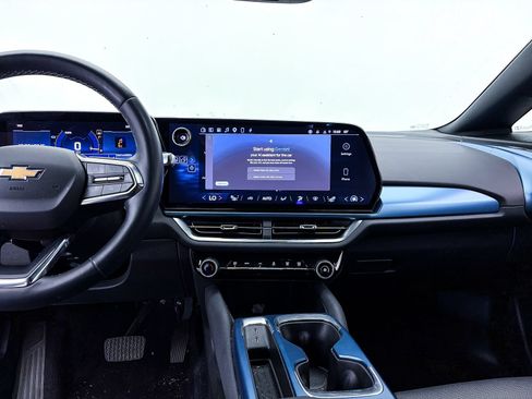 Used 2024 Chevrolet Equinox EV LT w/ LPO, Trailering Package FWD image 8