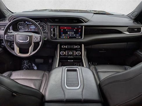 Used 2021 GMC Yukon Denali w/ Denali Premium Package image 16