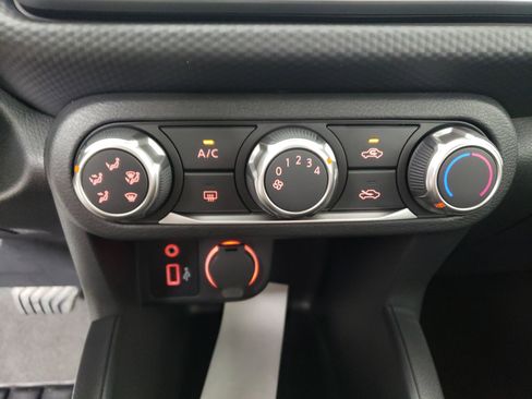 New 2025 Nissan Kicks Play S image 24