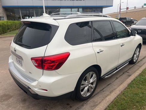 Used 2019 Nissan Pathfinder SL w/ SL Premium Package FWD image 3