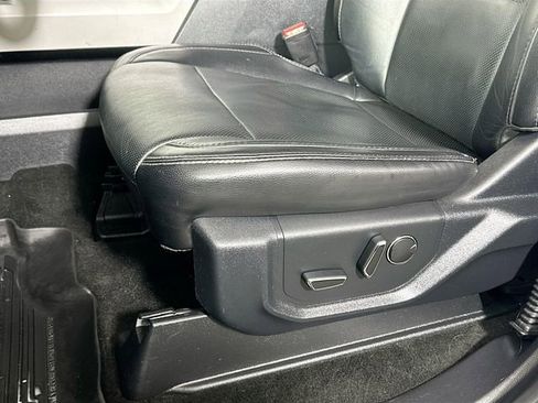 Used 2017 Ford F250 Lariat w/ Chrome Package image 19