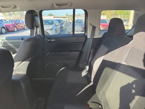 Used 2012 Jeep Patriot Latitude w/ Altitude Pkg image 9