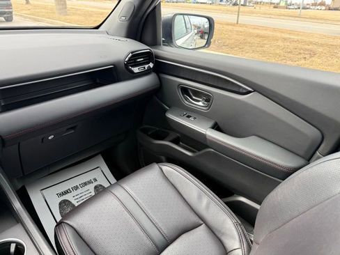 Used 2025 Honda Pilot Black Edition image 21