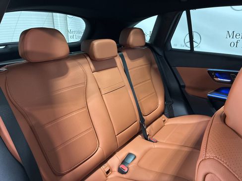 Used 2025 Mercedes-Benz GLC 300 4MATIC image 35