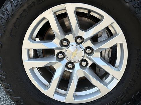 Used 2021 Chevrolet Silverado 1500 LT AWD/4WD image 8