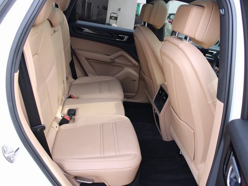 Used 2021 Porsche Cayenne image 30