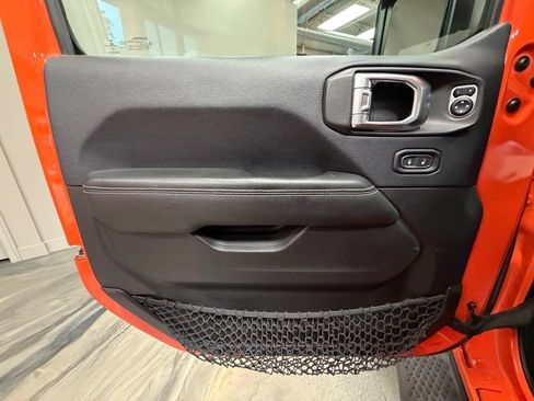 Used 2018 Jeep Wrangler Unlimited Sahara w/ Cold Weather Group AWD/4WD image 57