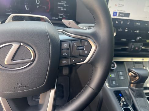 Used 2025 Lexus GX 550 w/ Accessory Package (31) AWD/4WD image 18