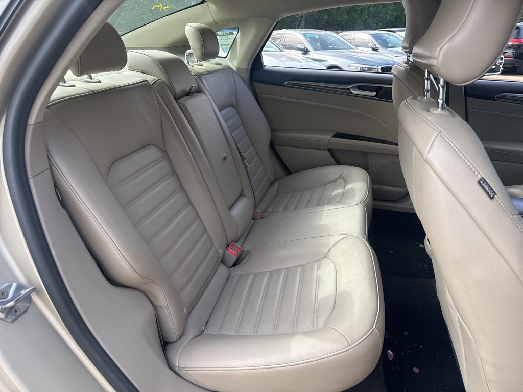 Used 2017 Ford Fusion SE w/ Fusion SE Technology Package FWD image 7