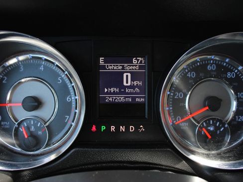 Used 2013 Chrysler Town & Country Touring FWD image 16