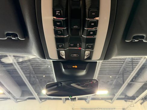 Used 2021 Porsche Macan AWD/4WD image 20