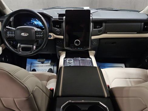 Used 2023 Ford Expedition Platinum AWD/4WD image 2