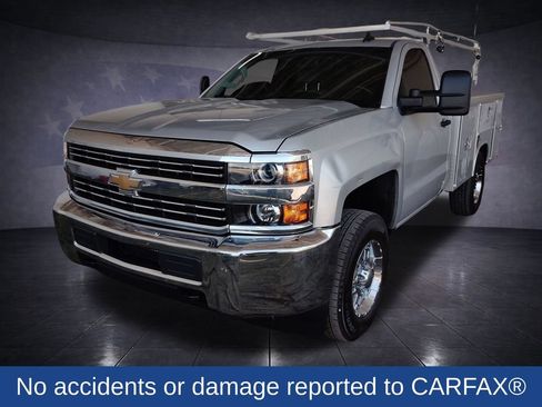 Used 2018 Chevrolet Silverado 2500 W/T RWD image 2