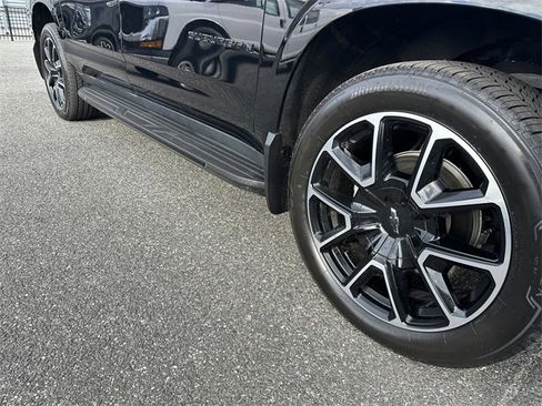 Used 2023 Chevrolet Suburban RST w/ Sport Performance Package image 11