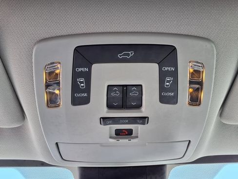 Used 2025 Toyota Sienna XLE w/ XLE Plus Package AWD/4WD image 12
