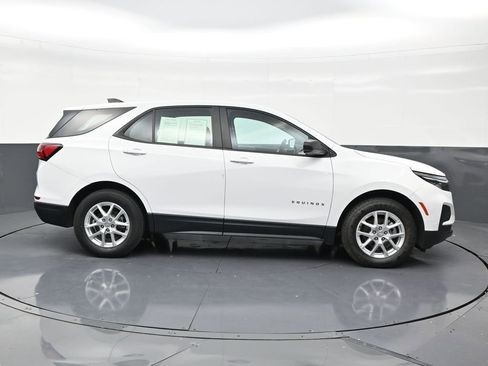 Used 2022 Chevrolet Equinox LS FWD image 6
