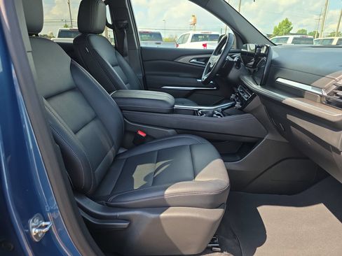 Used 2025 Chevrolet Traverse LT AWD/4WD image 16