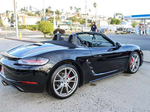Used 2017 Porsche 718 Boxster S image 6