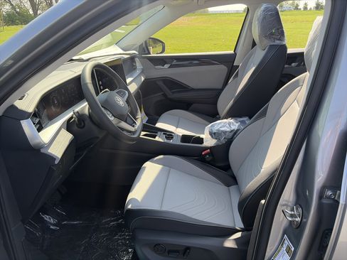 New 2026 Volkswagen Tiguan SE AWD/4WD image 14