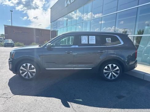 Certified 2022 Kia Telluride S AWD/4WD image 3