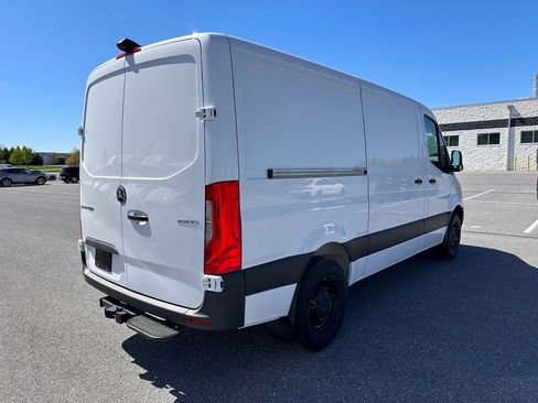 Used 2025 Mercedes-Benz Sprinter 2500 image 4