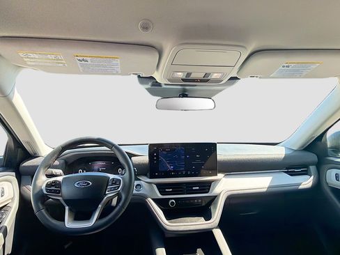 Used 2025 Ford Explorer Active image 17