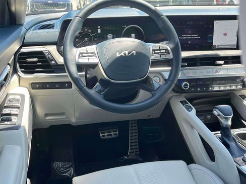 Used 2024 Kia Telluride SX w/ Towing Package AWD/4WD image 2