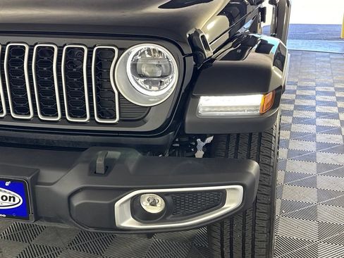 Certified 2025 Jeep Wrangler Unlimited Sahara AWD/4WD image 41