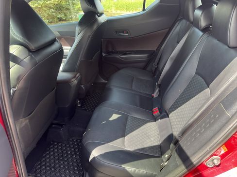 Used 2019 Toyota C-HR Limited FWD image 9