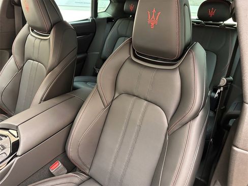 Used 2024 Maserati Levante GT Ultima image 21
