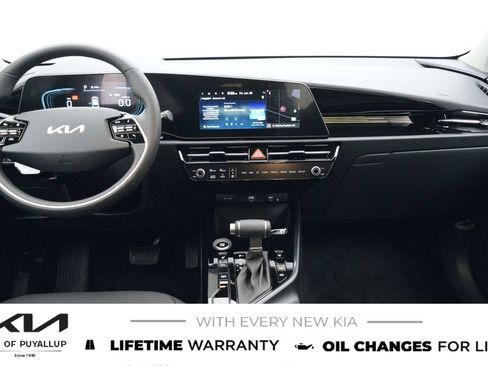 New 2026 Kia Niro EX FWD image 17
