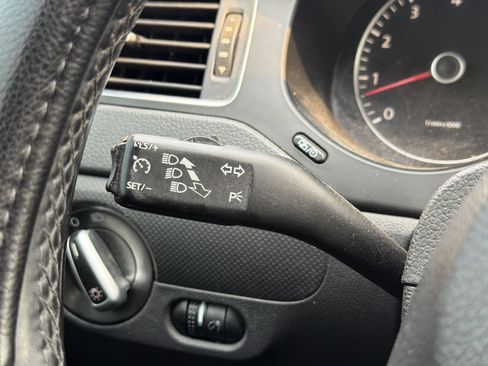Used 2012 Volkswagen Jetta SE FWD image 24
