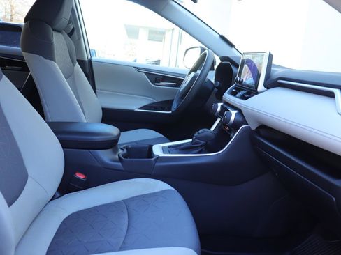 Used 2023 Toyota RAV4 XLE image 20