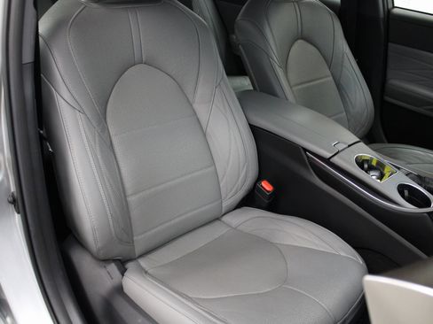 Used 2020 Toyota Avalon Limited image 28