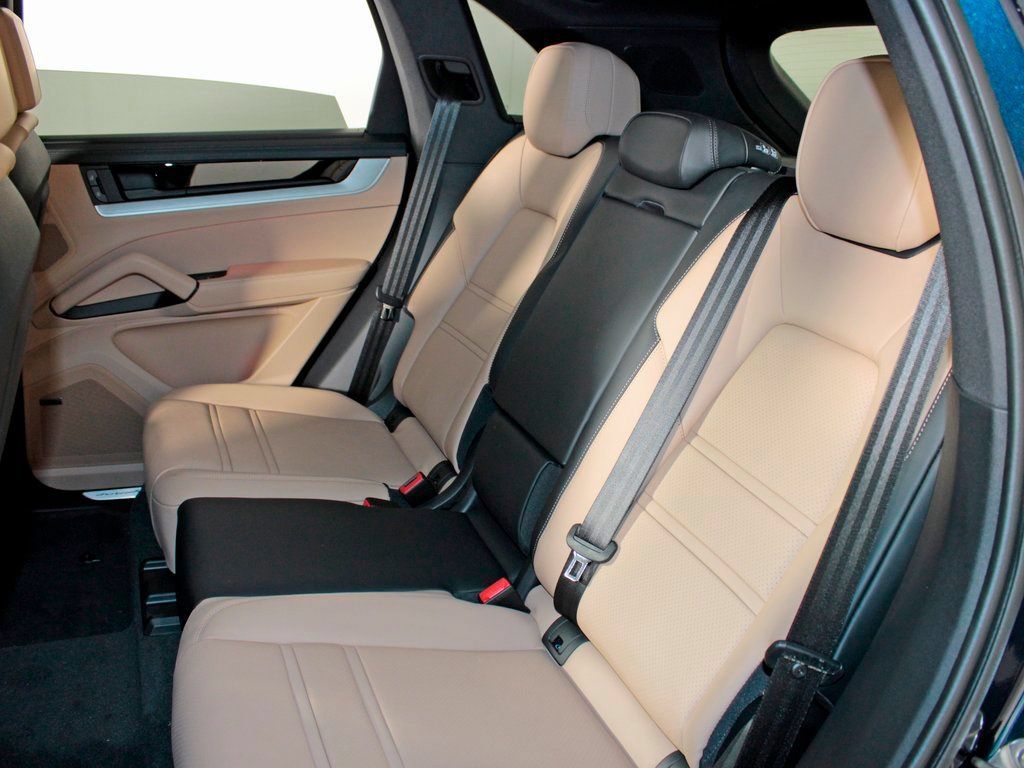 Certified 2026 Porsche Cayenne E-Hybrid AWD/4WD image 36