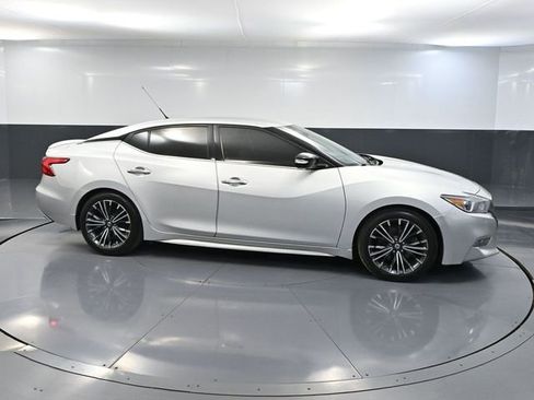 Used 2017 Nissan Maxima 3.5 SV w/ Dynamic Package FWD image 3