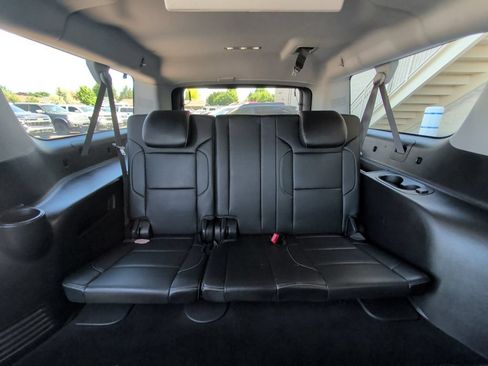 Used 2016 GMC Yukon XL SLT w/ Open Road Package AWD/4WD image 12