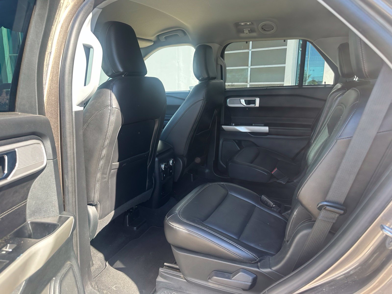 Used 2021 Ford Explorer Limited w/ Equipment Group 301A AWD/4WD image 5