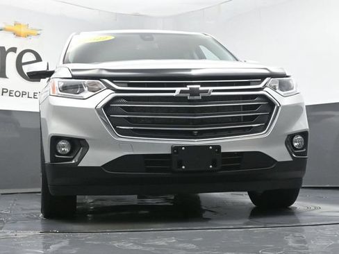 Used 2020 Chevrolet Traverse LT w/ LT Premium Package FWD image 3