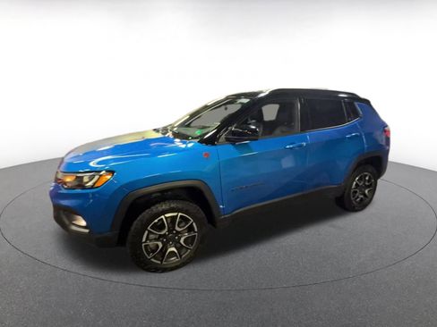 Used 2025 Jeep Compass Trailhawk image 8