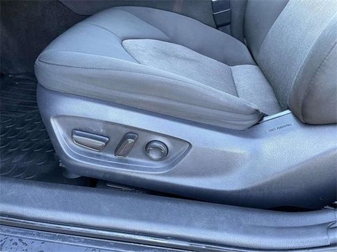 Used 2019 Toyota Camry LE image 20