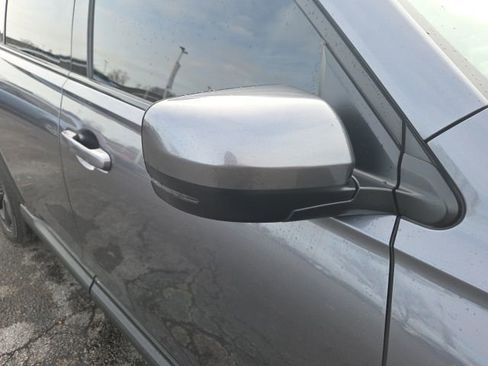 Used 2025 Honda Pilot Touring image 3