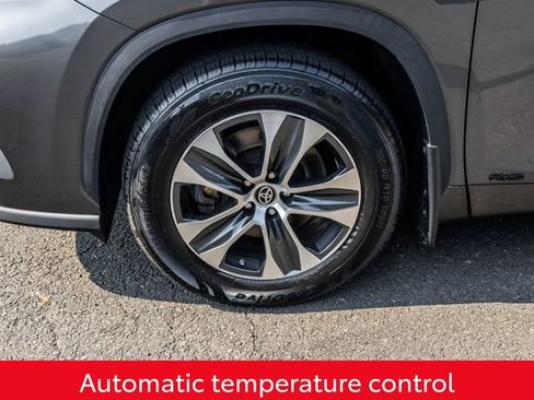 Used 2023 Toyota Highlander XLE AWD/4WD image 14