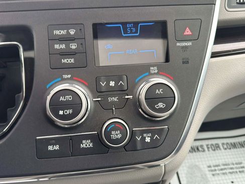 Used 2018 Toyota Sienna XLE image 11