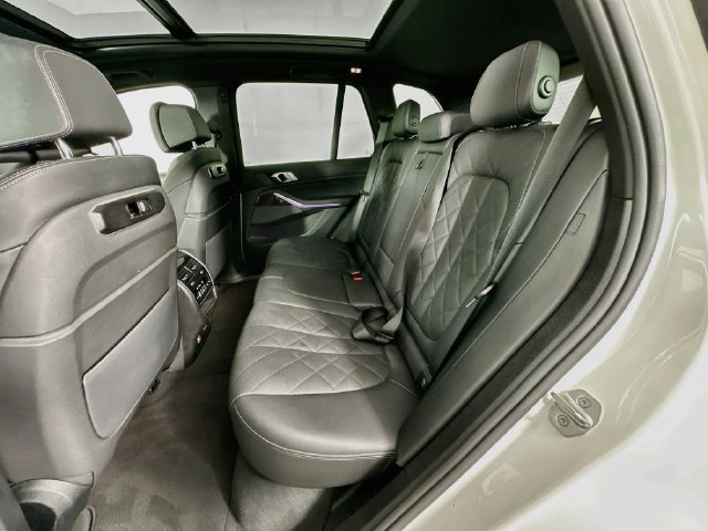Used 2025 BMW X5 xDrive40i AWD/4WD image 26