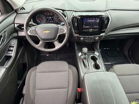 Used 2021 Chevrolet Traverse LS FWD image 7