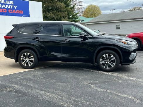 Used 2022 Toyota Highlander XLE AWD/4WD image 51