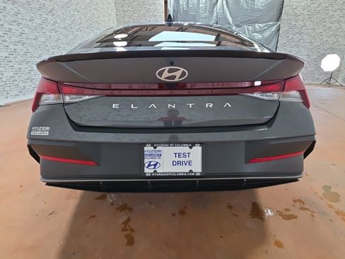 Used 2025 Hyundai Elantra Sport image 5