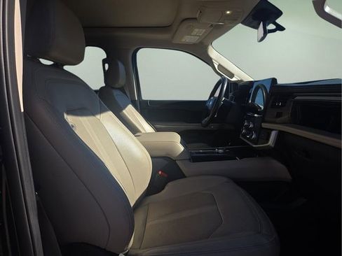 Used 2024 Ford Expedition Limited image 13