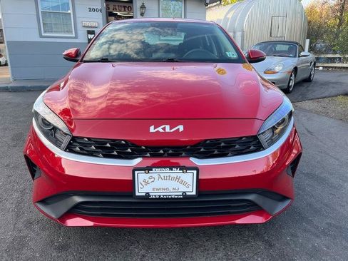 Used 2023 Kia Forte LXS w/ LXS Technology Package FWD image 2
